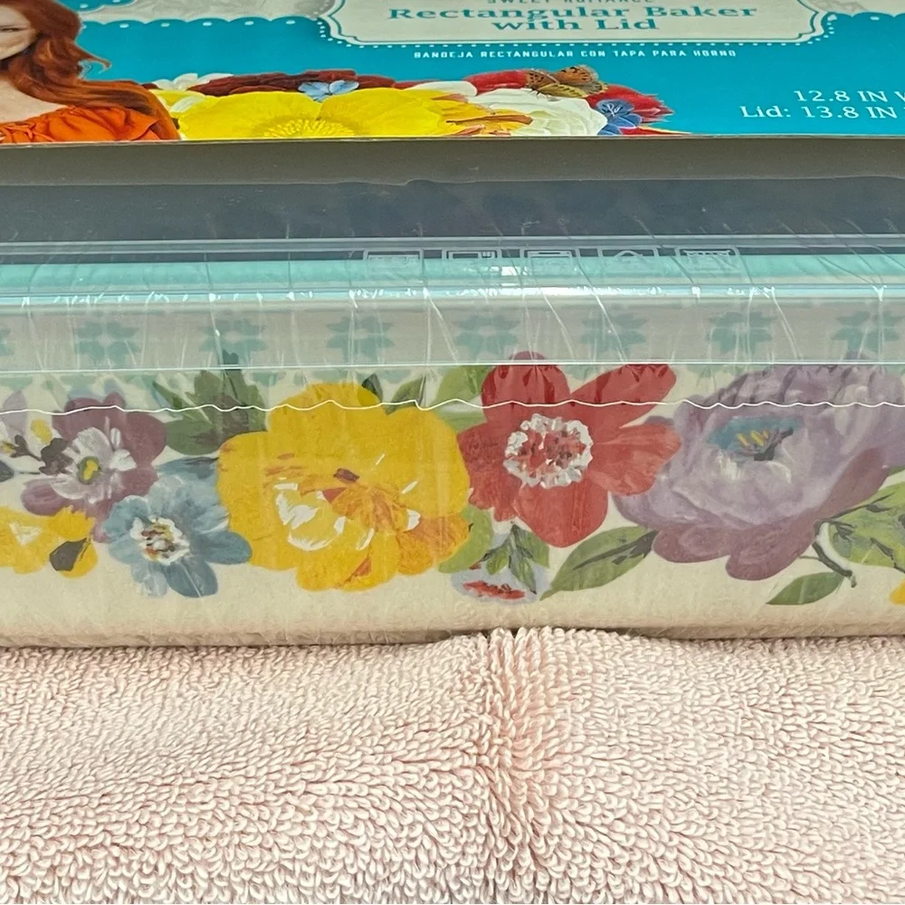 ๐บ New Pioneer Woman Sweet Romance Rectangular Baker and Lid, 12.8โW x 8.7 - Picture 4 of 5